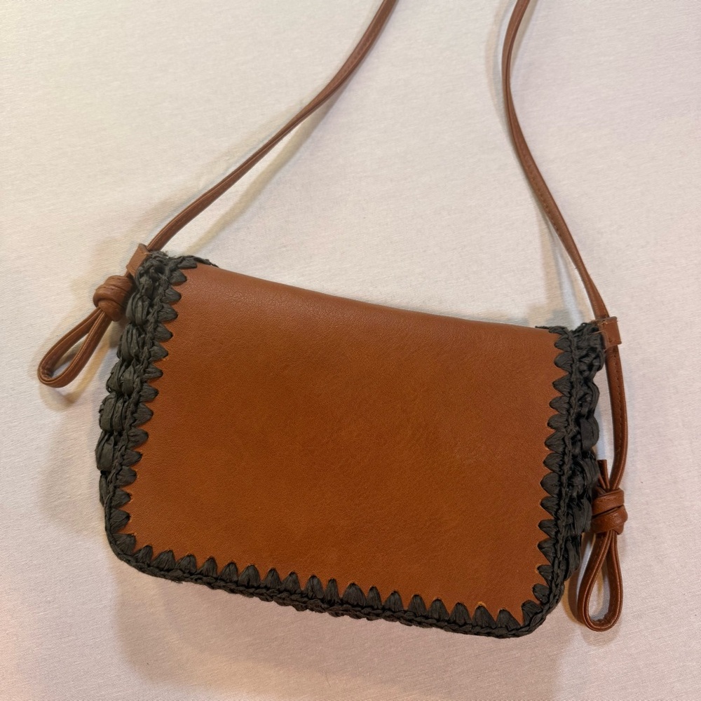 Universal Thread Black/Brown Straw Flap Knotted C… - image 1